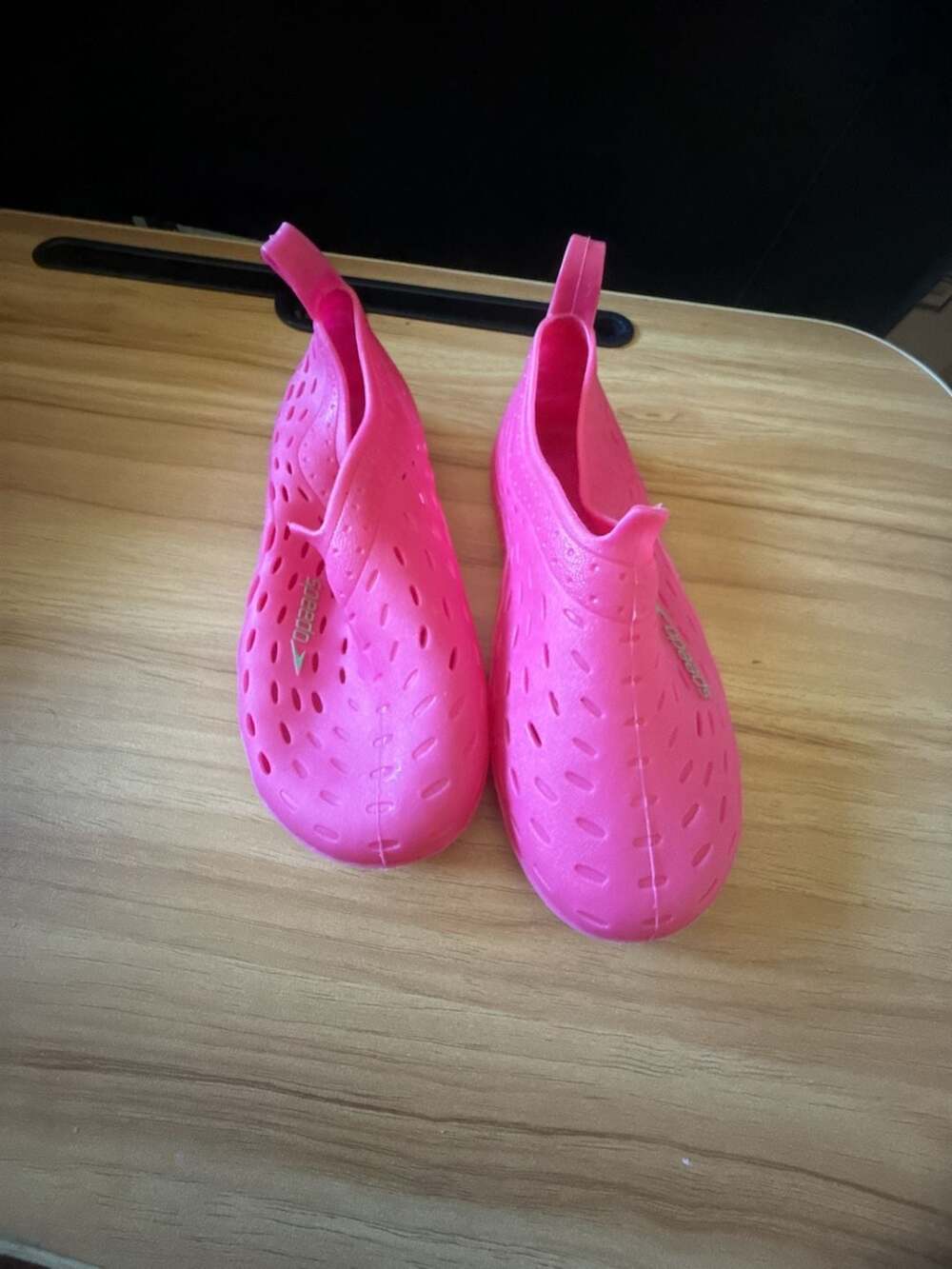 Speedo Pink Slip-On Jelly Water Shoes 9/10 toddler